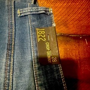1822 Jeans… size 28 crop skinny jeans